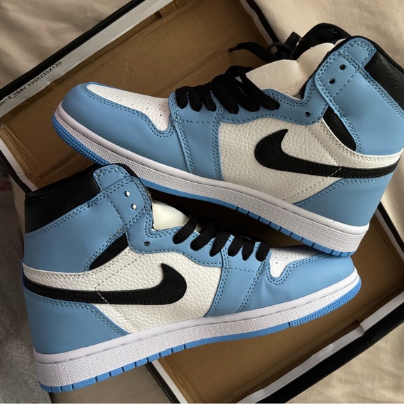 🔵🔵BRAND NEW🔵🔵White+Baby Blue Women’s Air Jordan Retro 1 High OG Casual Sneakers - Picture 3 of 5